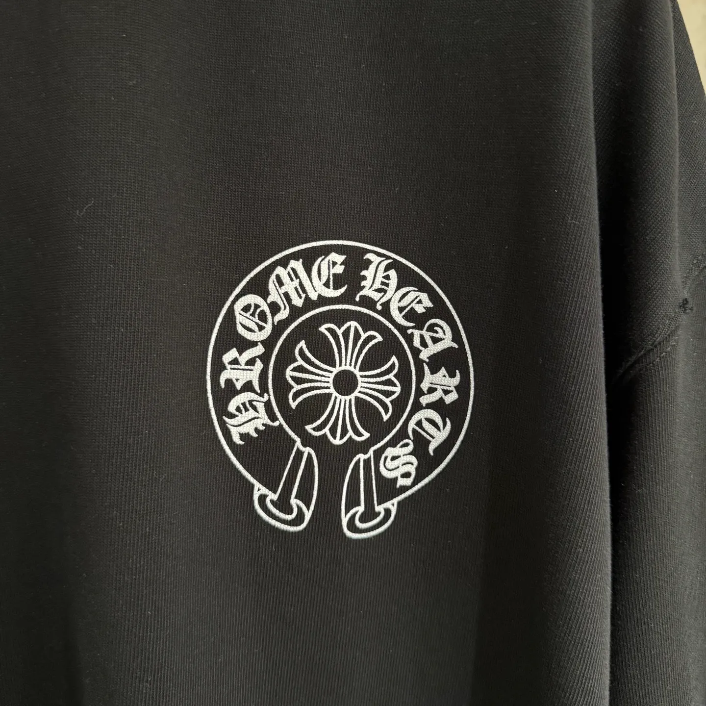 🅿️330 [Strict quality control] CH Crow Heart's new long-sleeved sweatshirt T-shirt. Heavy 340g double yarn fabric. Four flower positions on the front, back and left. Wash the whole garment twice. The four sides are frayed and torn. Heavy fabric. The neckline is made of icy Salona. Loose fit. Deep, wide and stylish. No deformation or shrinkage. Black and white color. Size: M-2xl